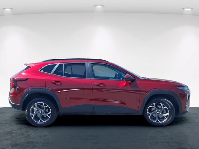 Used 2025 Chevrolet Trax LT FWD image 7