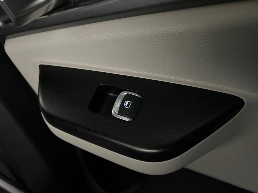 Used 2024 Kia Carnival LX image 24