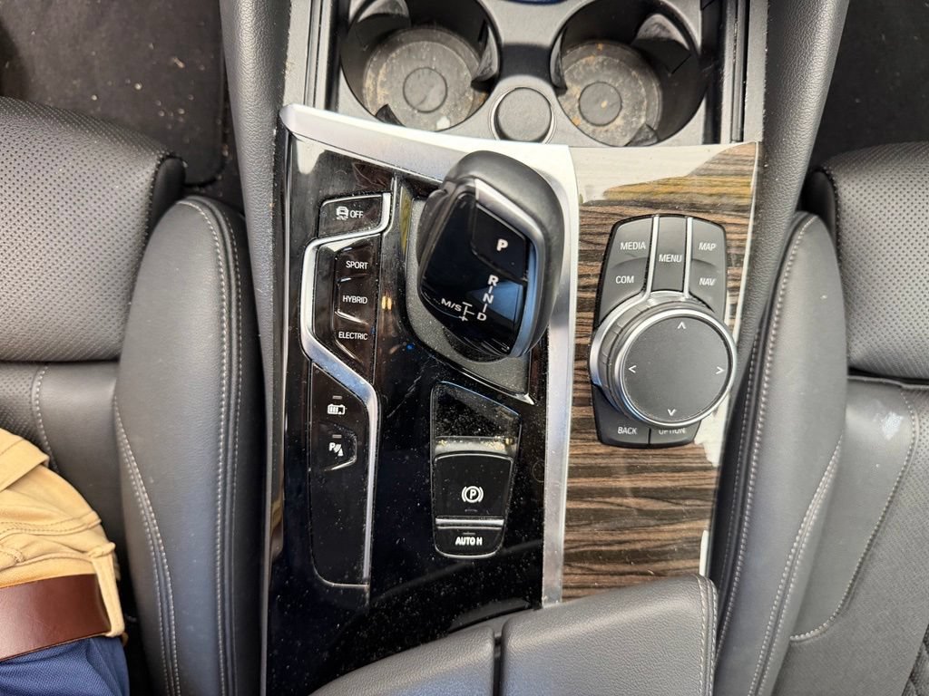 Used 2023 BMW 530e RWD image 15