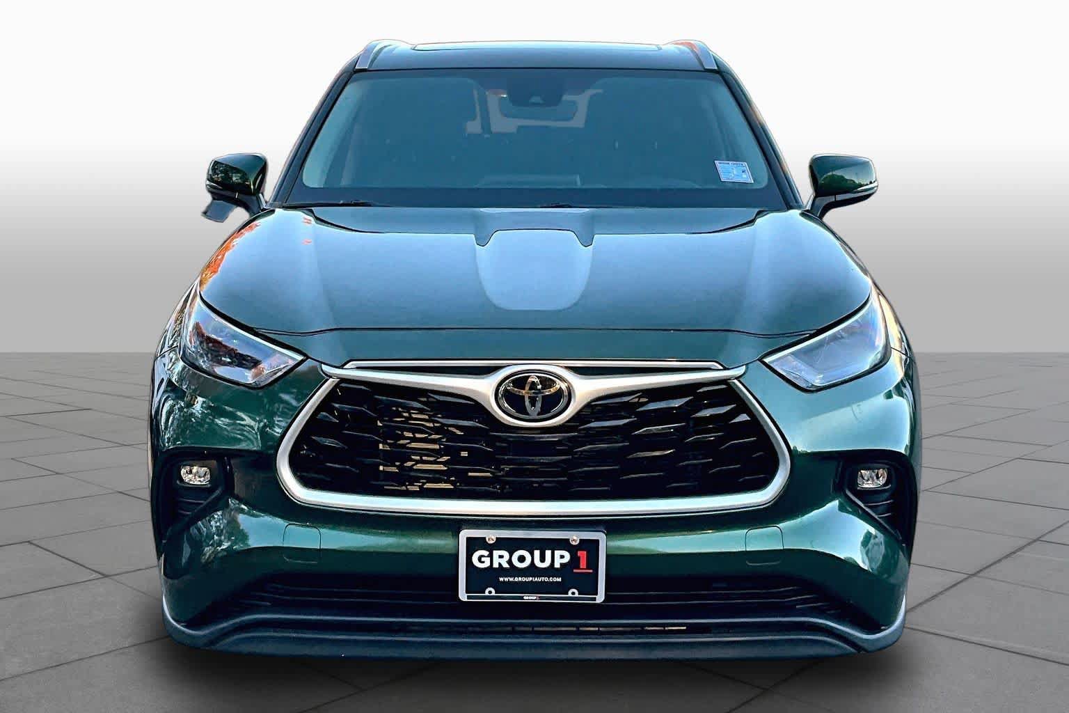 Used 2023 Toyota Highlander XLE AWD/4WD image 4
