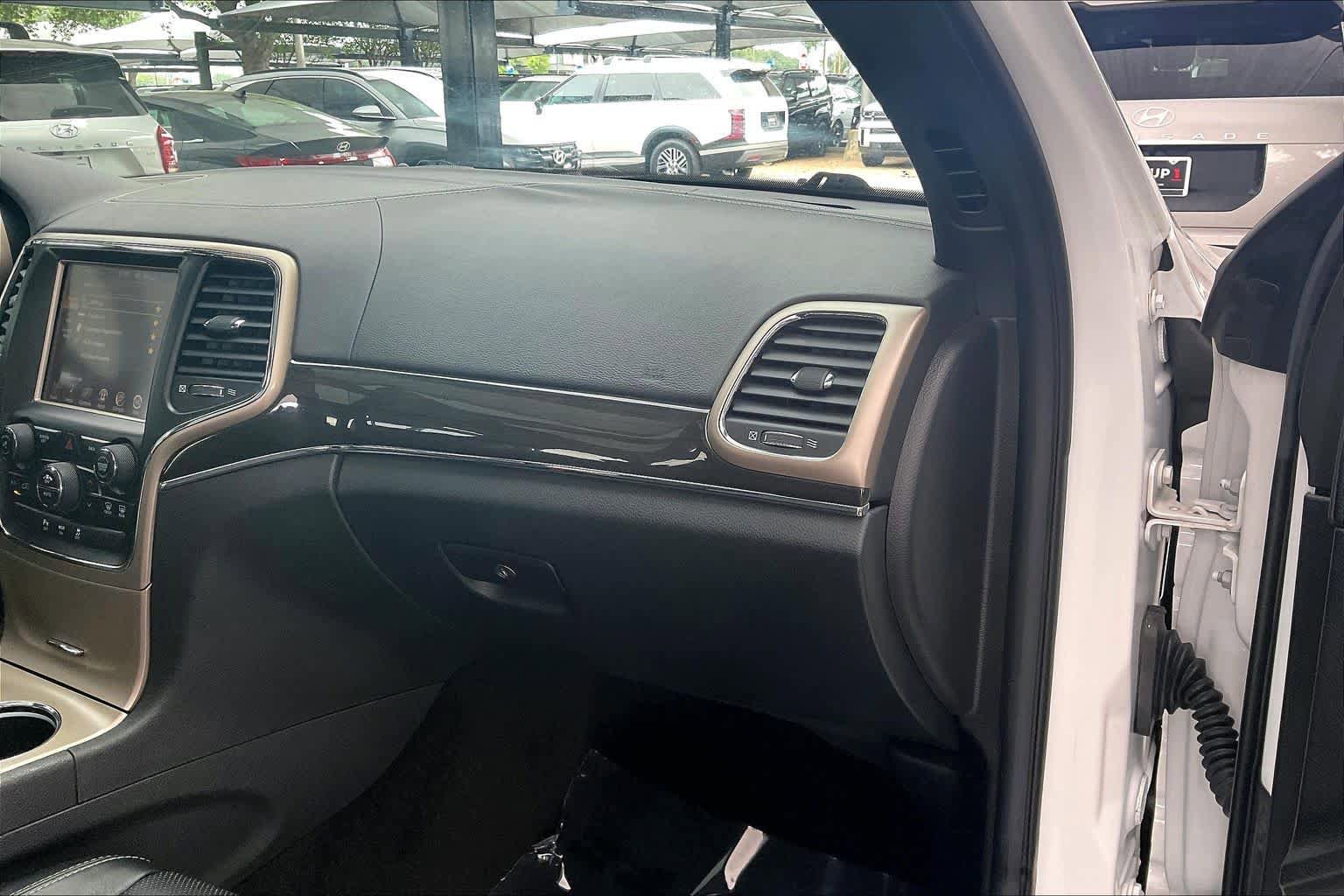 Used 2015 Jeep Grand Cherokee Overland RWD image 19