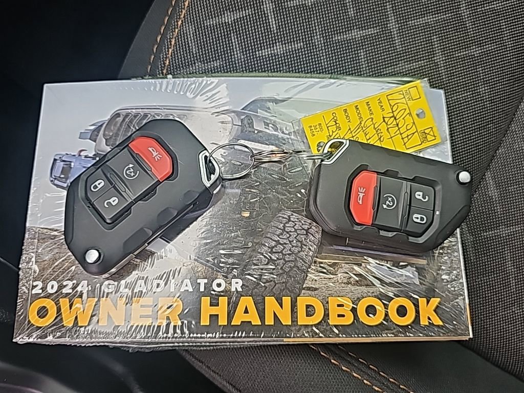 Used 2024 Jeep Gladiator Mojave w/ Safety Group AWD/4WD image 28