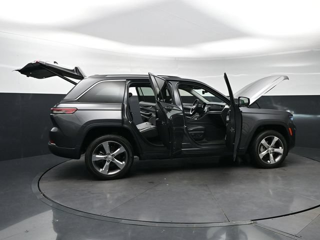 Used 2022 Jeep Grand Cherokee Limited RWD image 38