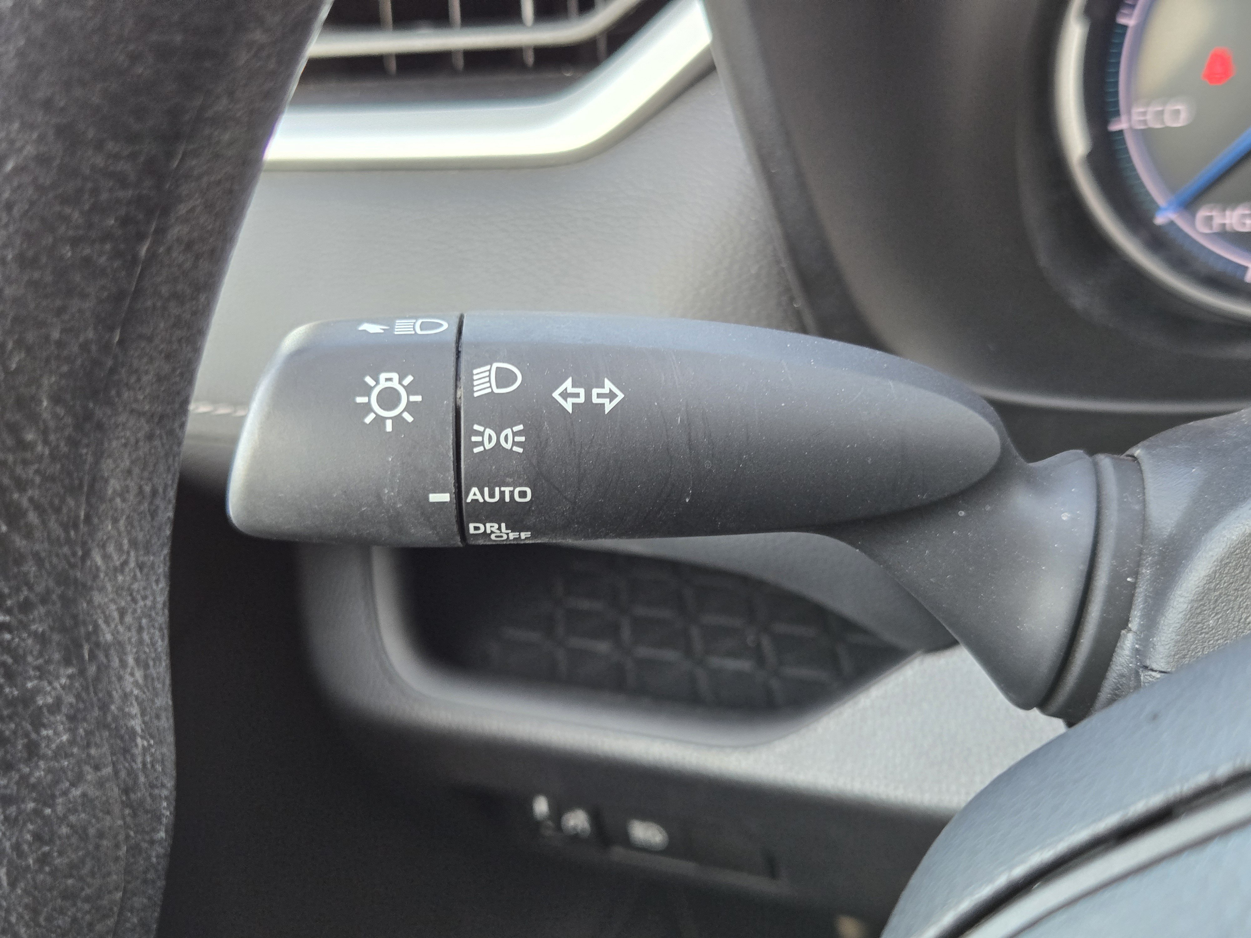 Used 2025 Toyota RAV4 XLE AWD/4WD image 19