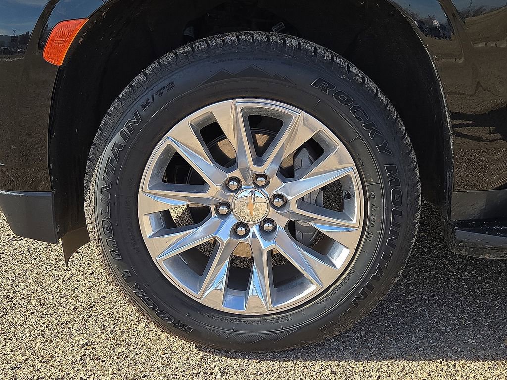 Used 2024 Chevrolet Suburban Premier image 11