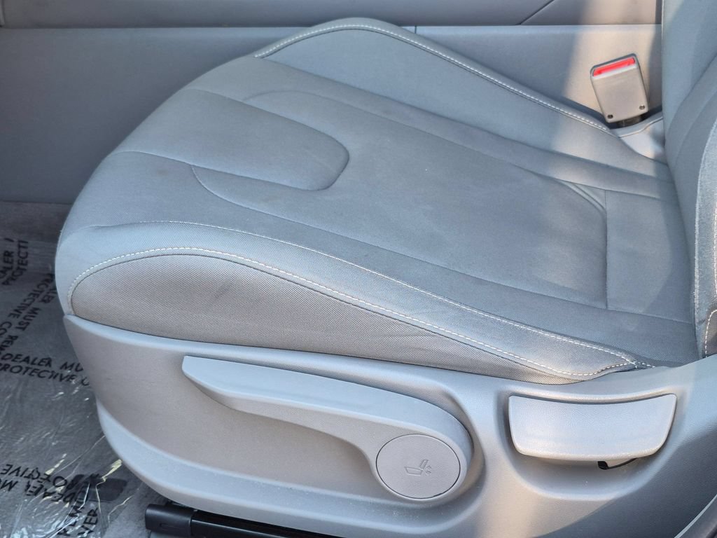 Used 2025 Hyundai Elantra SEL FWD image 15