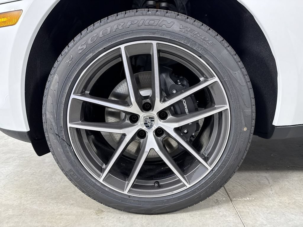 New 2026 Porsche Macan AWD/4WD image 13