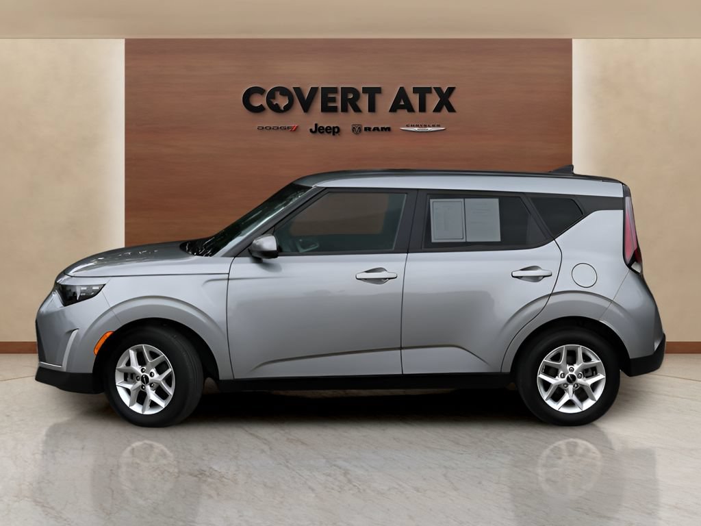 Used 2025 Kia Soul LX w/ LX Technology Package FWD image 2