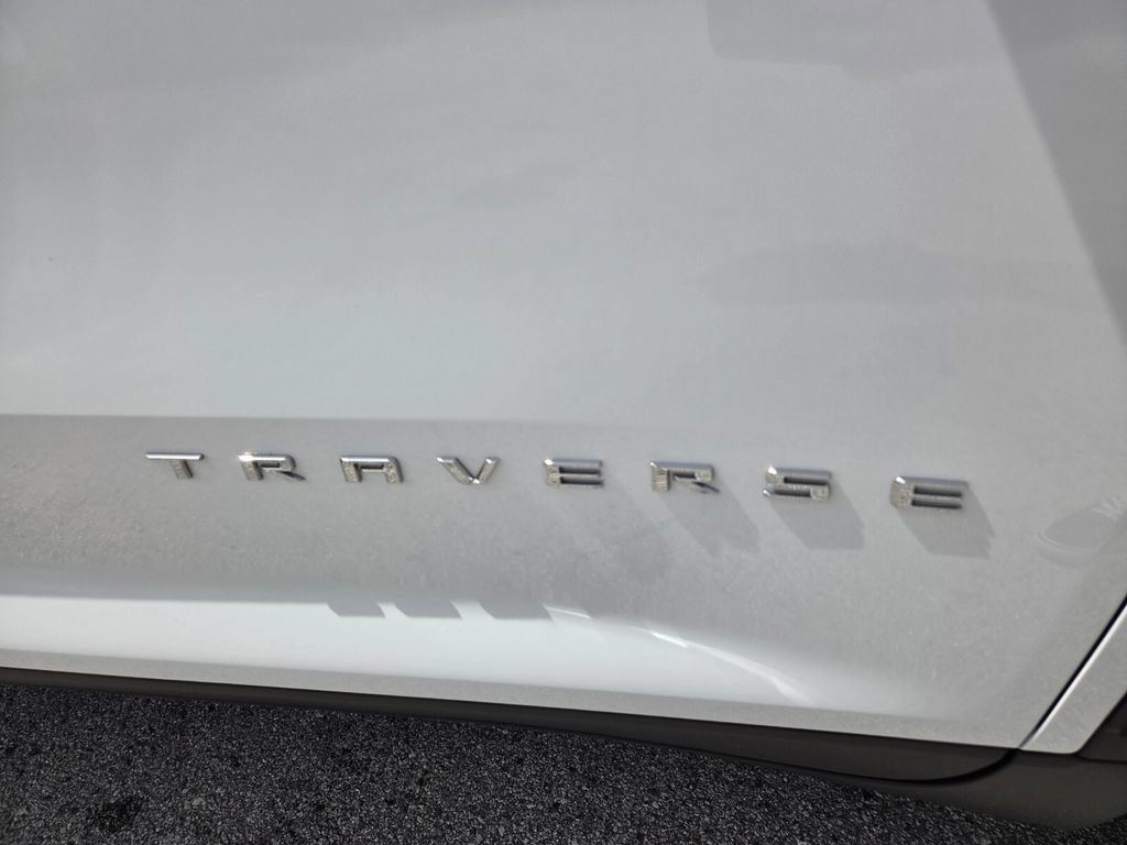Used 2024 Chevrolet Traverse LS FWD image 4