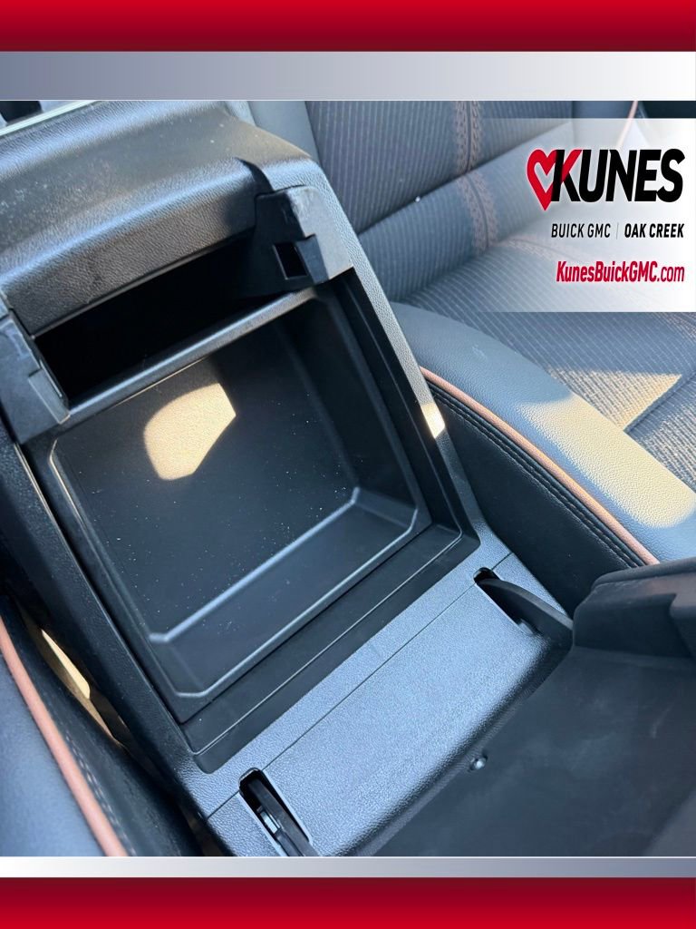 Used 2025 GMC Canyon AT4 image 17