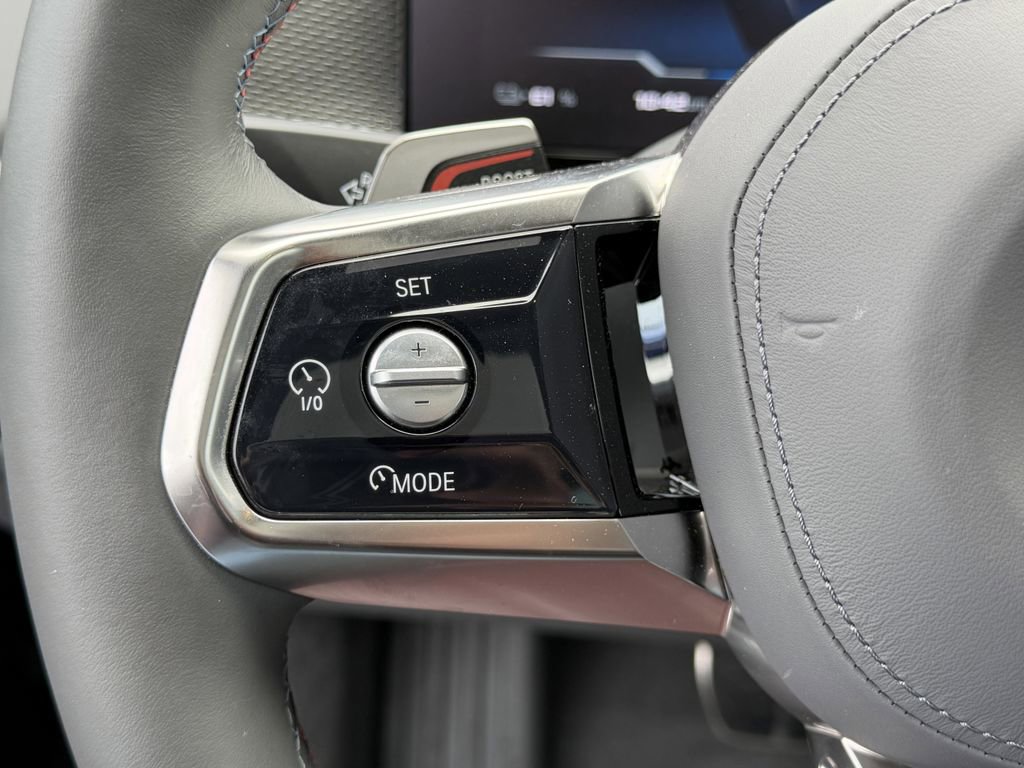 Used 2025 BMW i7 M70 image 24