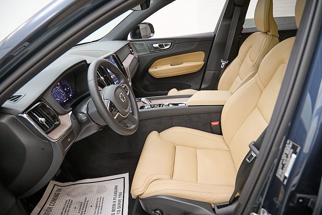 Certified 2025 Volvo XC60 B5 Ultra image 19