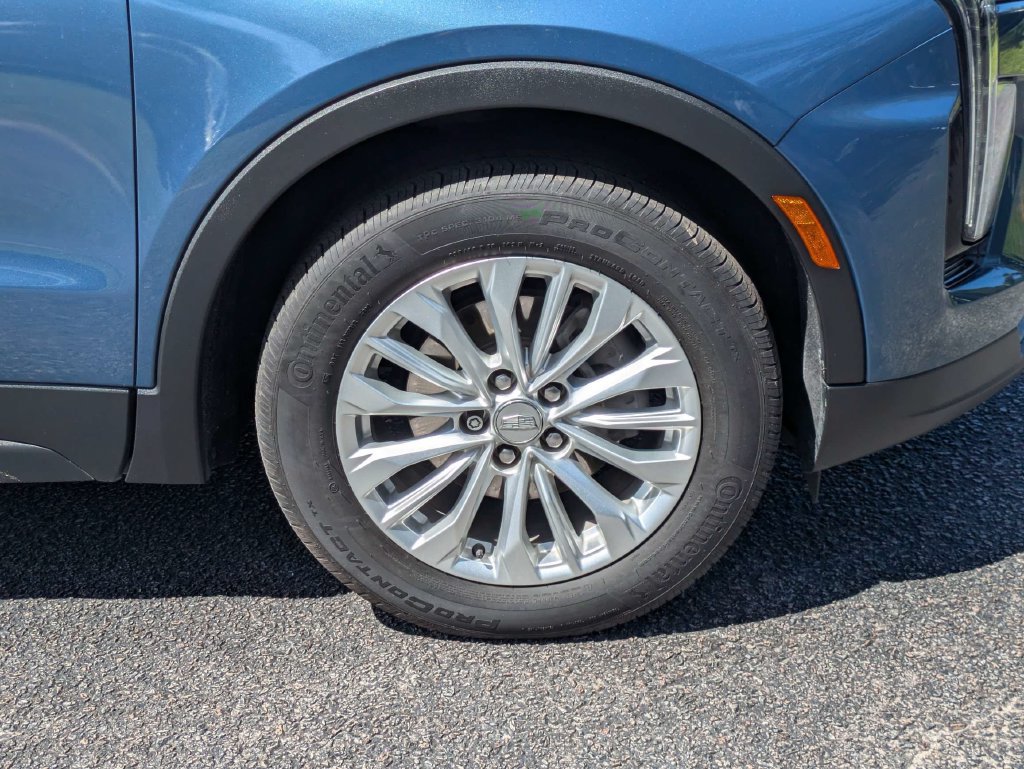 Certified 2024 Cadillac XT4 Luxury w/ Cold Weather Package FWD image 11
