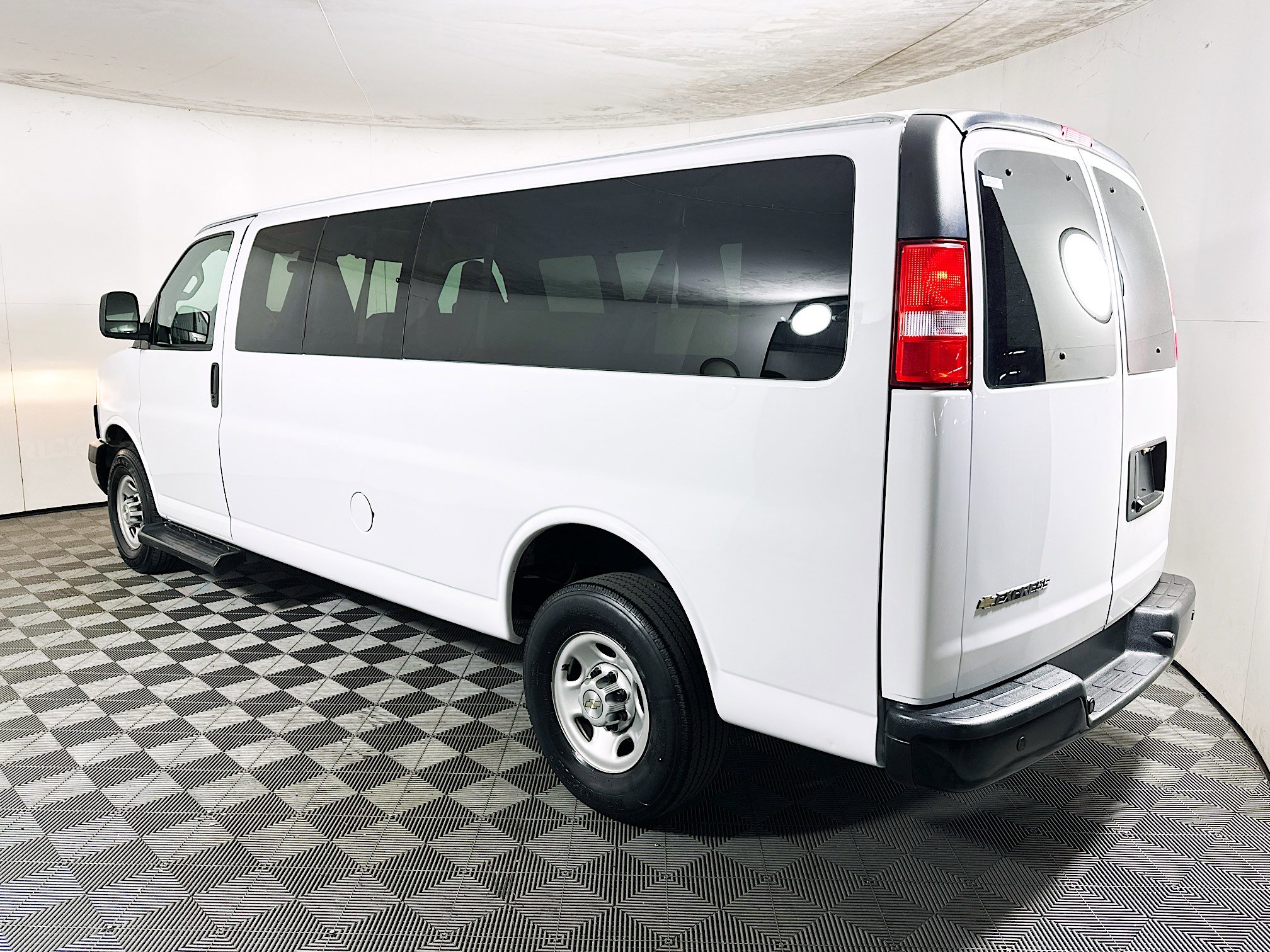 Used 2023 Chevrolet Express 3500 LS RWD image 5