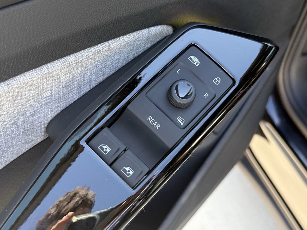 New 2025 Volkswagen ID.4 Pro image 11