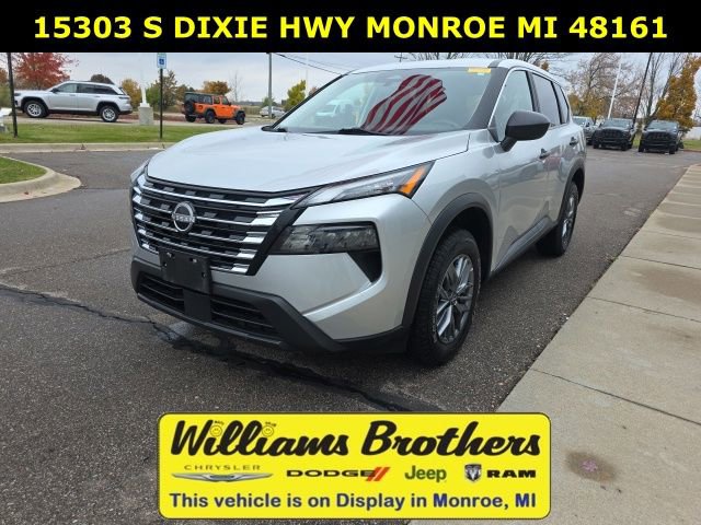 Used 2024 Nissan Rogue S image 1