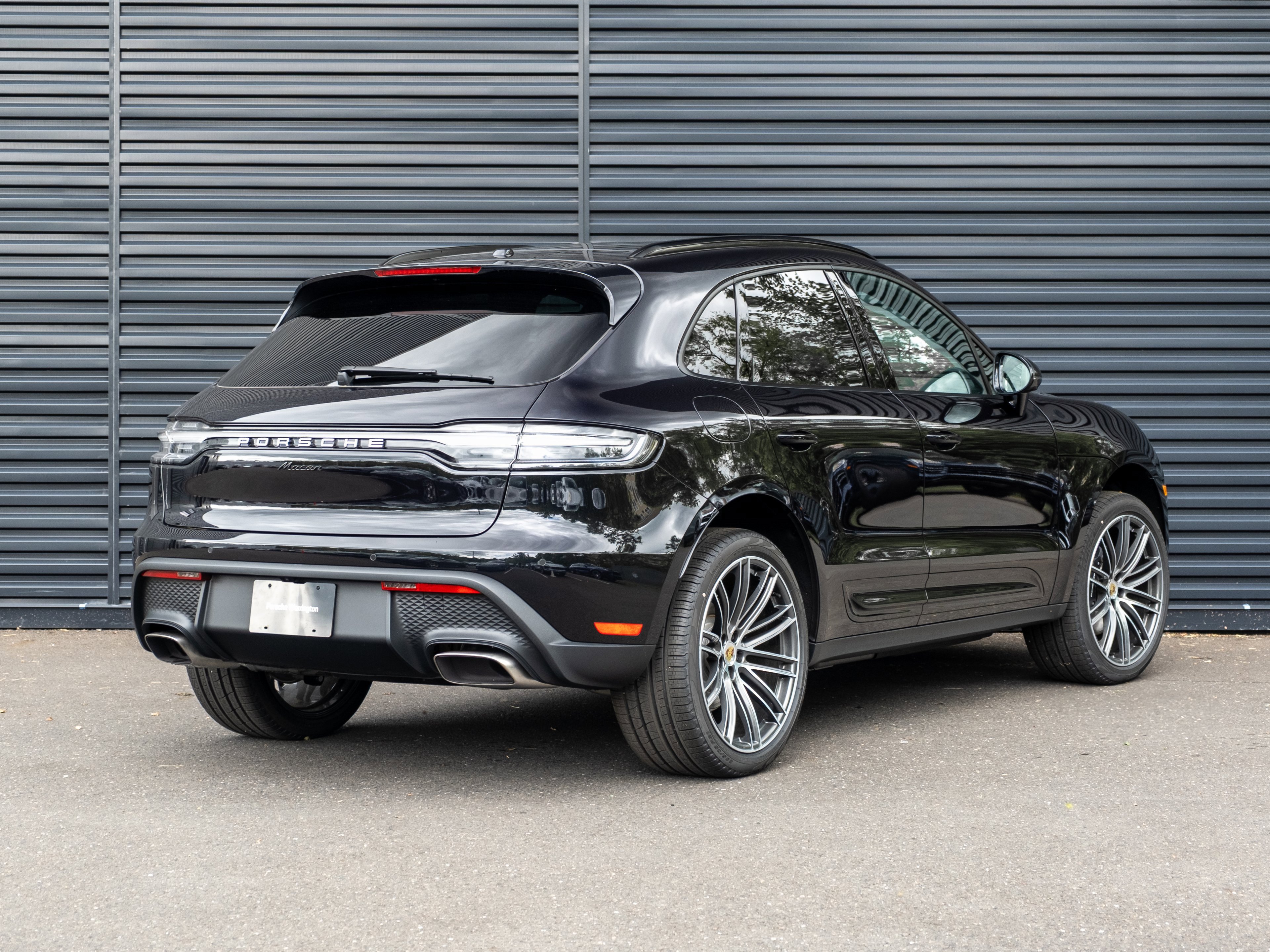 Certified 2025 Porsche Macan image 8