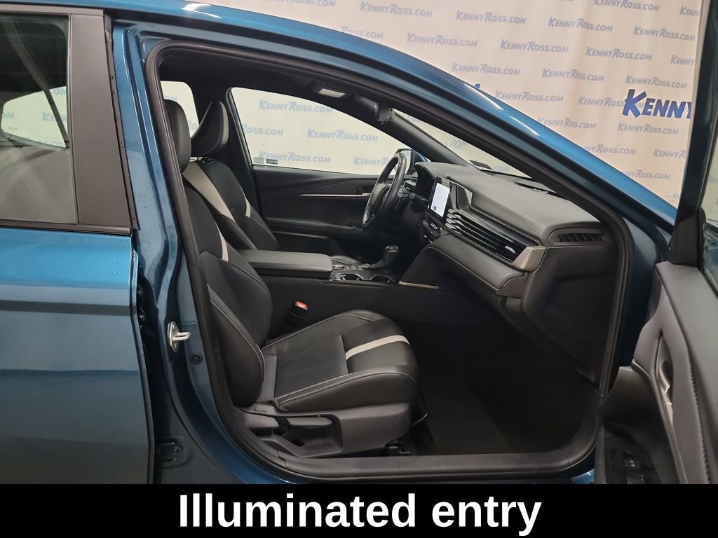 Used 2025 Toyota Camry SE image 12