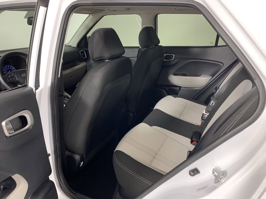 Used 2022 Hyundai Venue SEL image 30