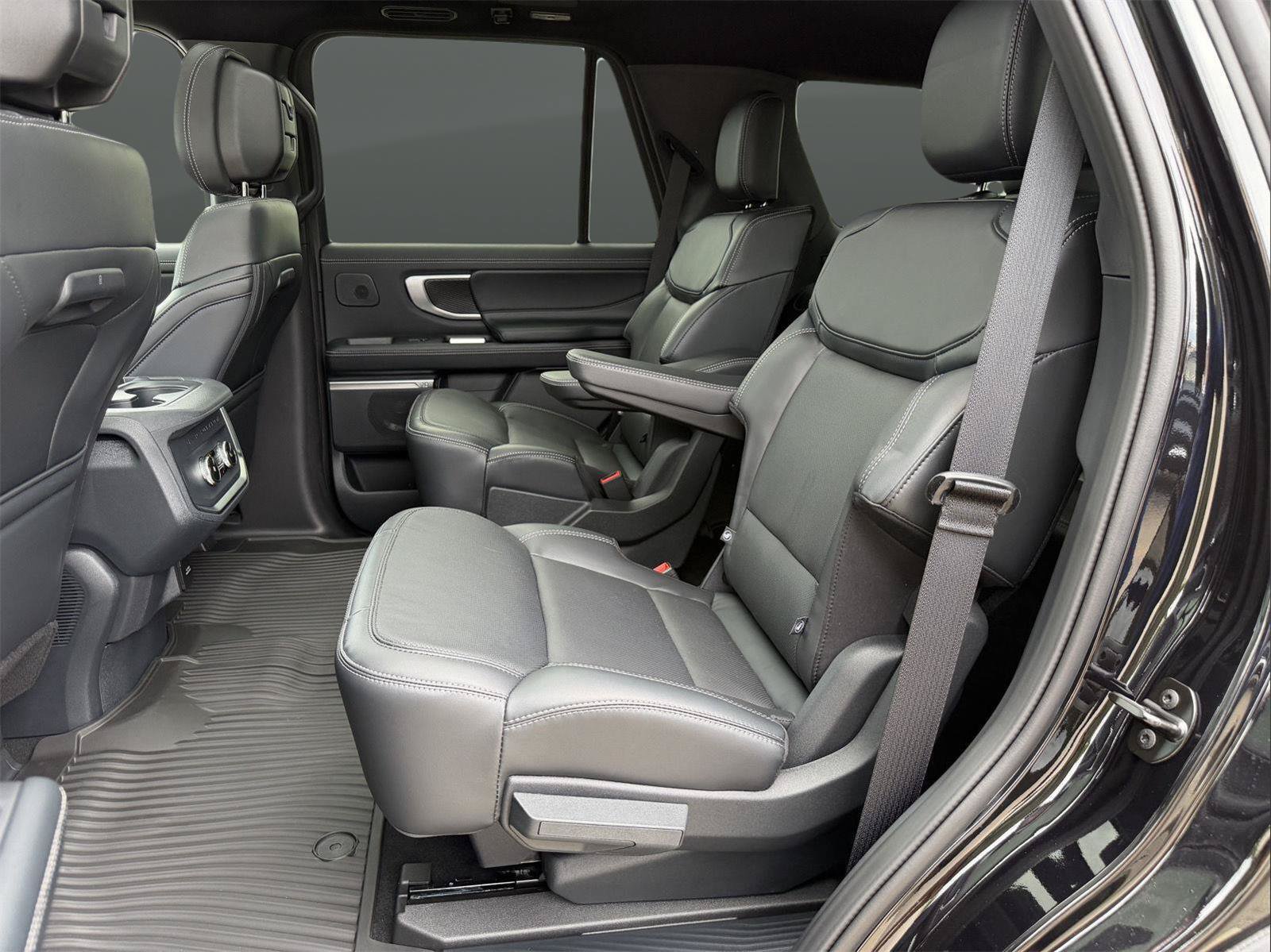 New 2026 Ford Expedition Platinum w/ Stealth Performance Package AWD/4WD image 26