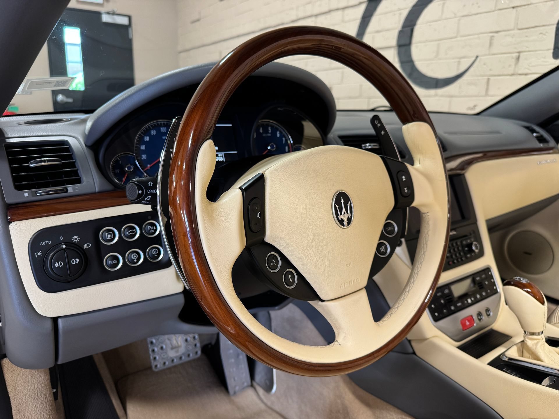 Used 2011 Maserati GranTurismo Convertible RWD image 81