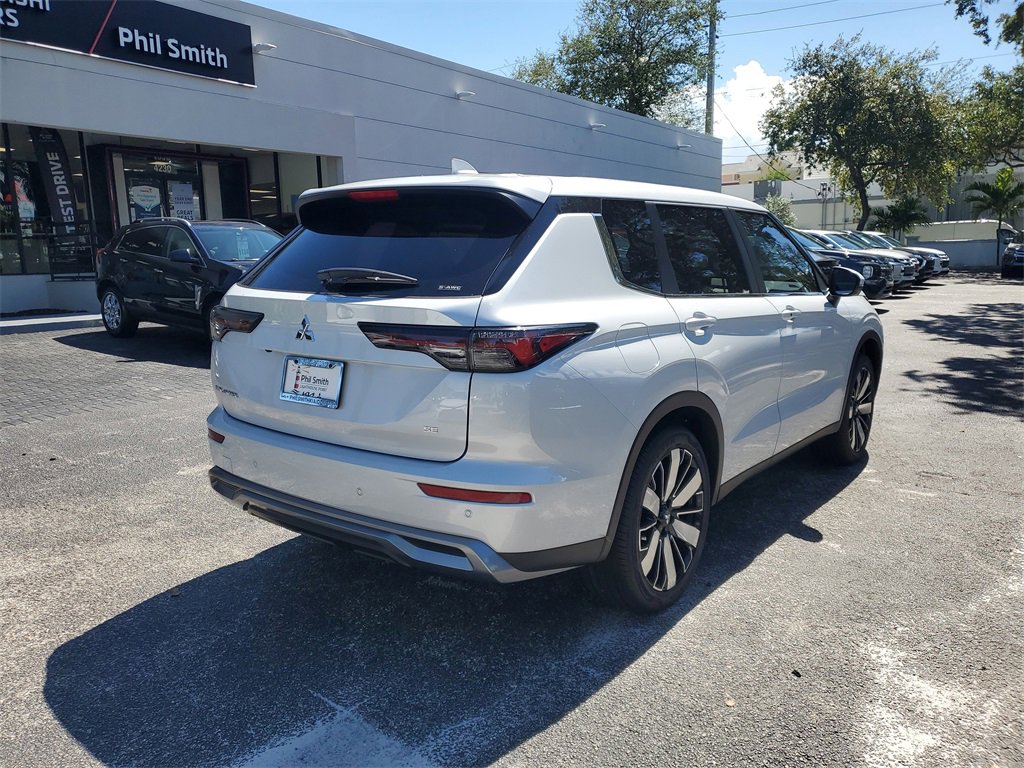 New 2025 Mitsubishi Outlander SE image 7