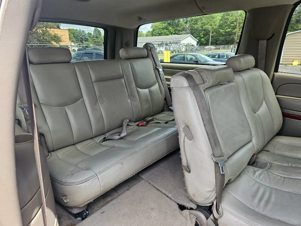 Used 2005 Chevrolet Suburban LT w/ Preferred Equipment Group AWD/4WD image 19
