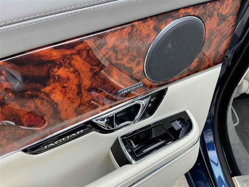Used 2014 Jaguar XJ AWD image 33