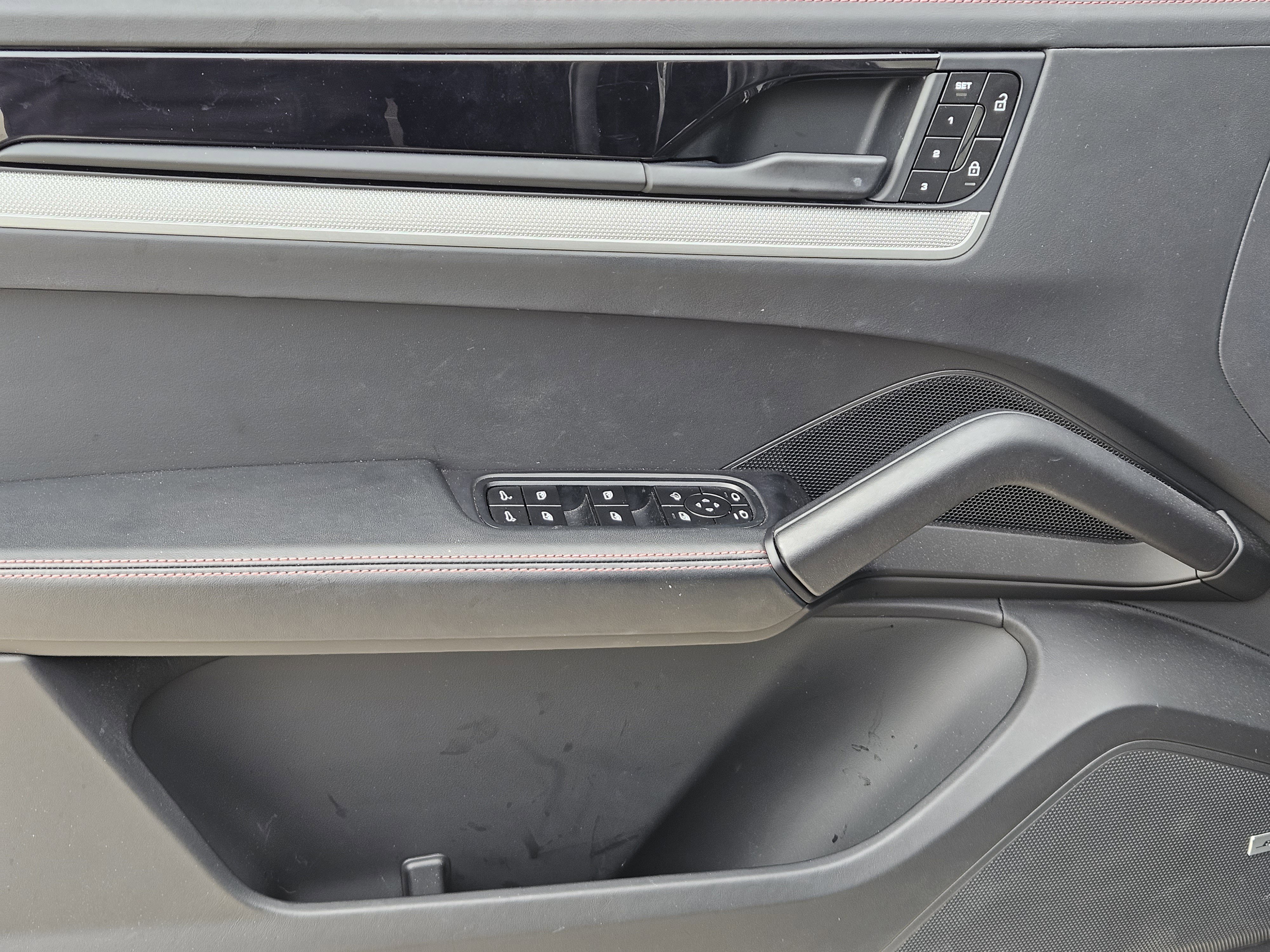 Certified 2025 Porsche Cayenne S image 22