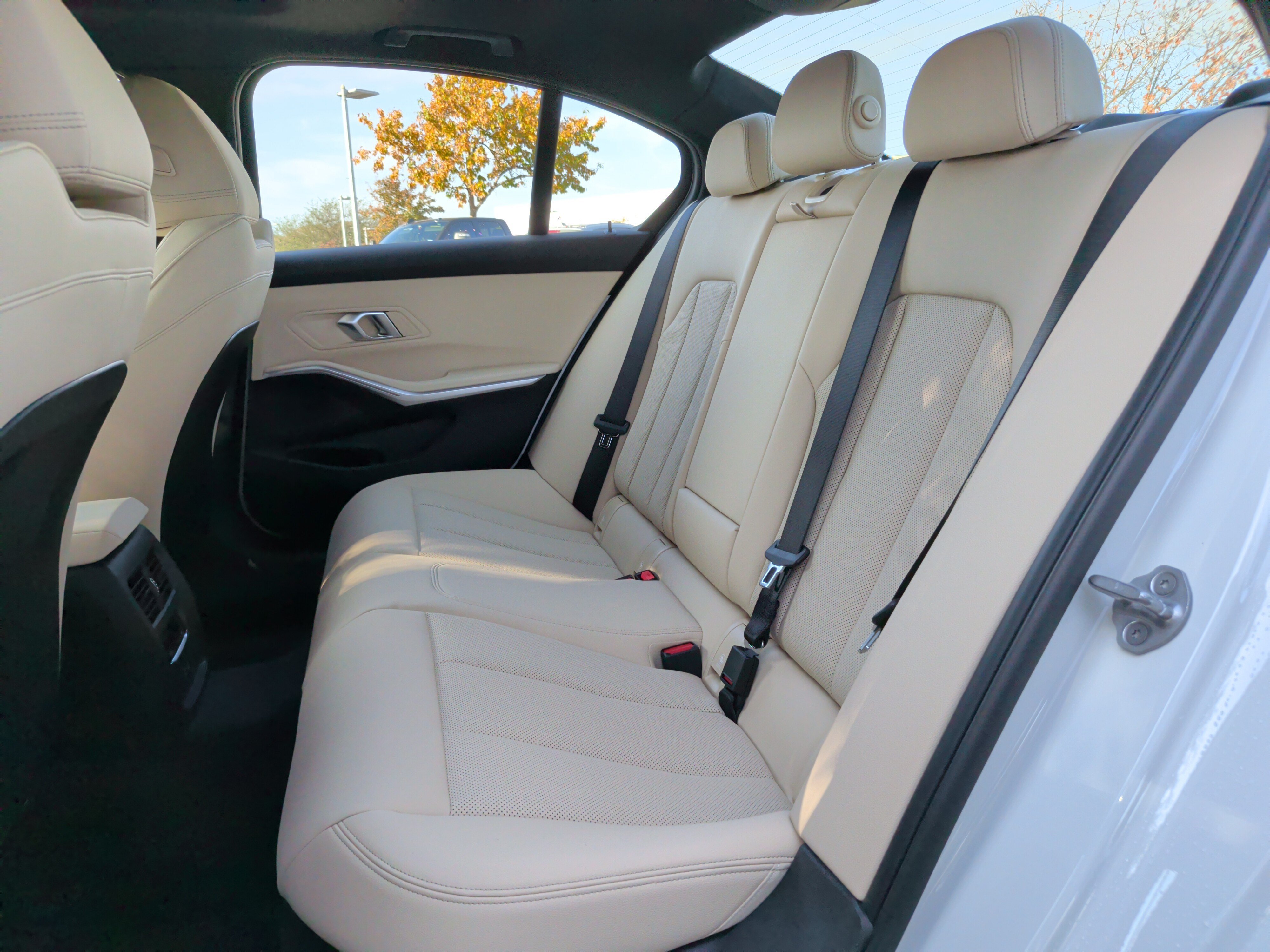Certified 2026 BMW 330i Sedan w/ Premium Package RWD image 32