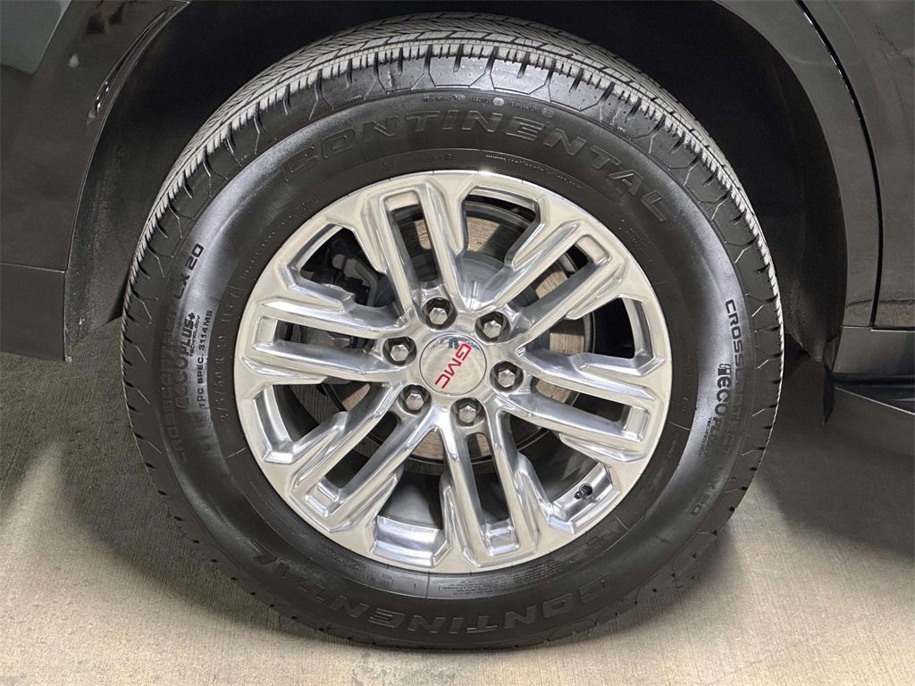 Used 2024 GMC Yukon SLT w/ SLT Luxury Package image 11