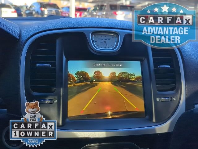 Used 2023 Chrysler 300 Touring w/ Sport Appearance Package image 7