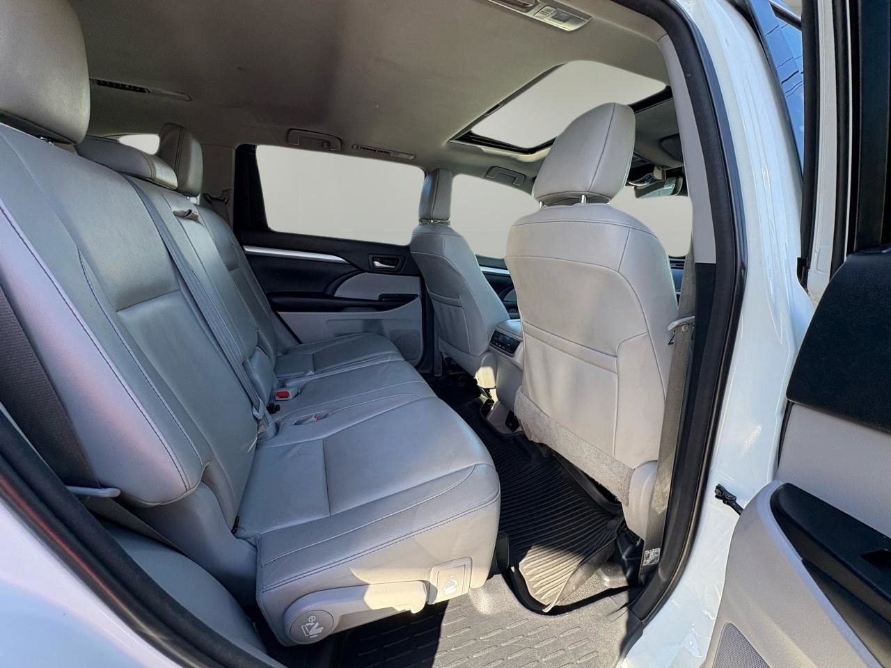 Used 2018 Toyota Highlander XLE image 35