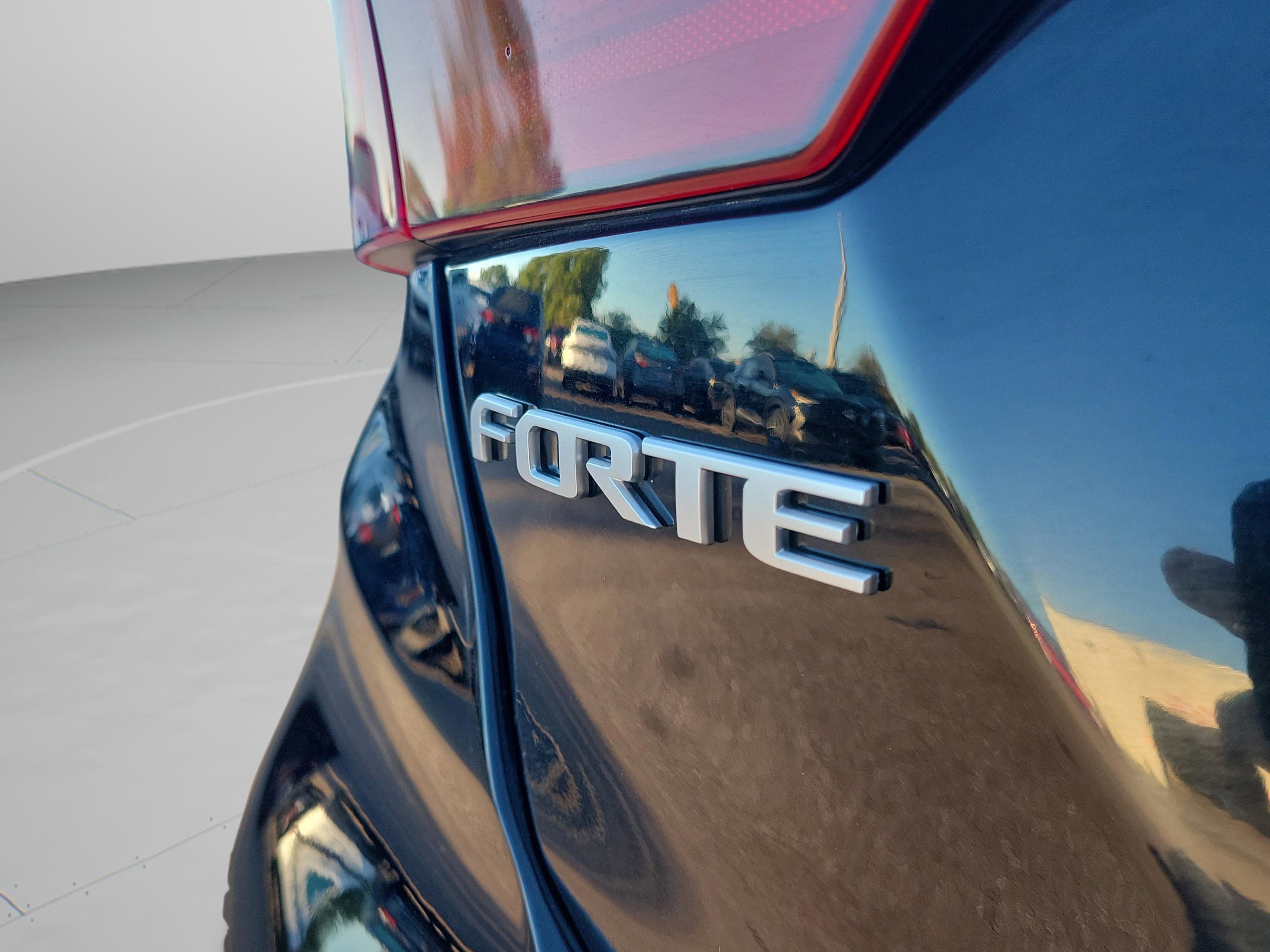 Used 2023 Kia Forte LXS image 6