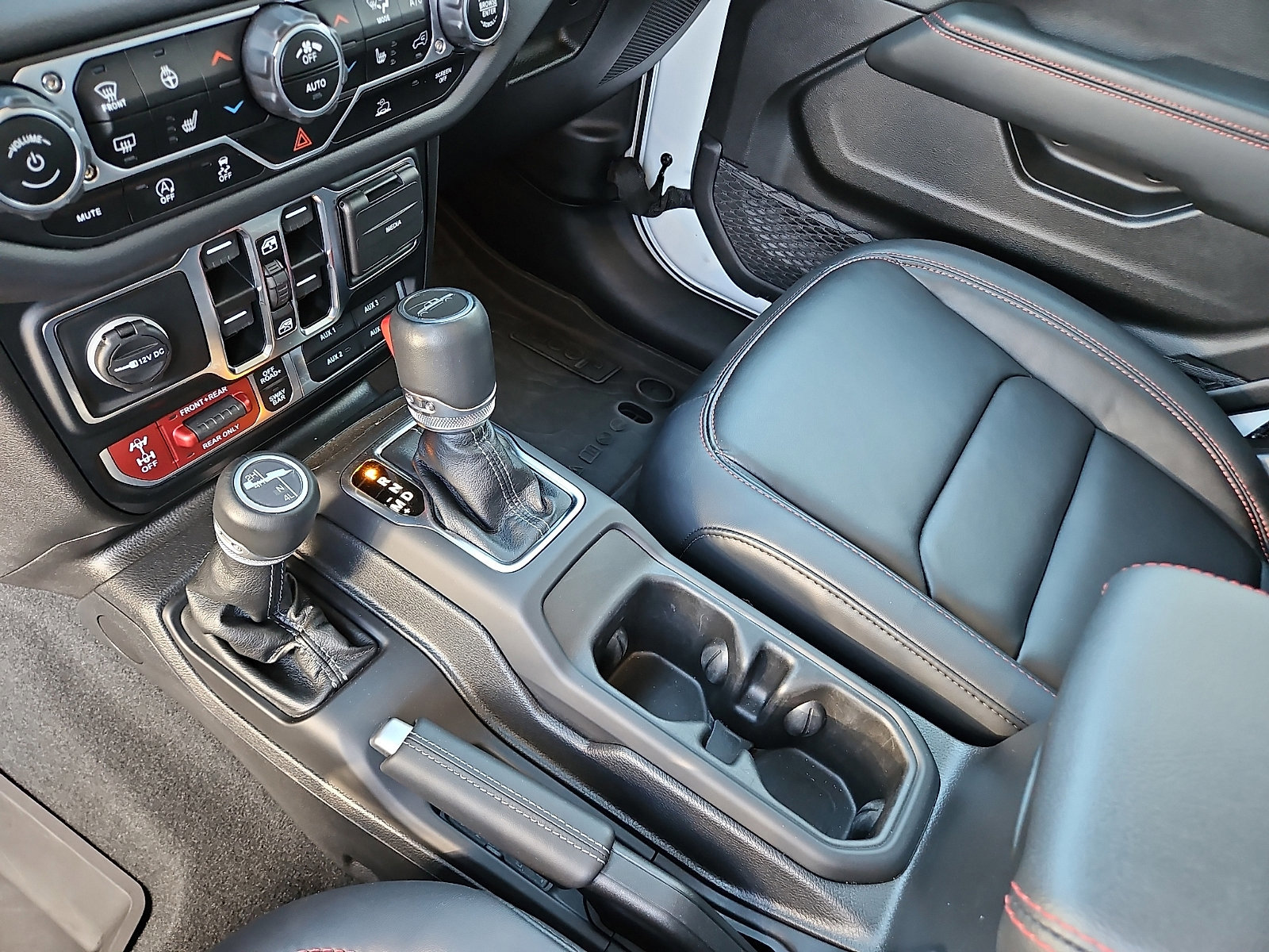 Used 2024 Jeep Gladiator Rubicon w/ Technology Group image 20