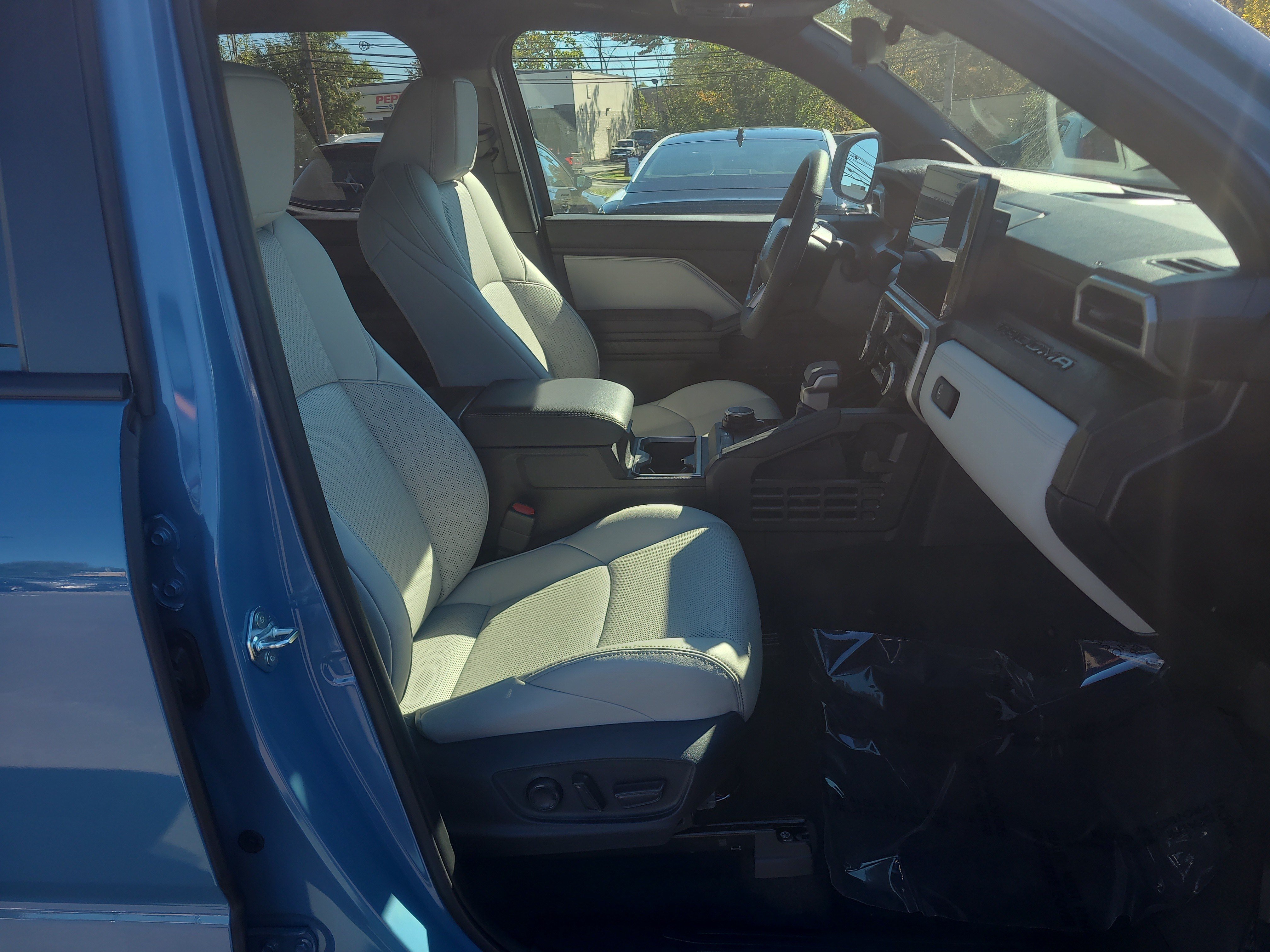 Certified 2026 Toyota Tacoma Limited AWD/4WD image 17