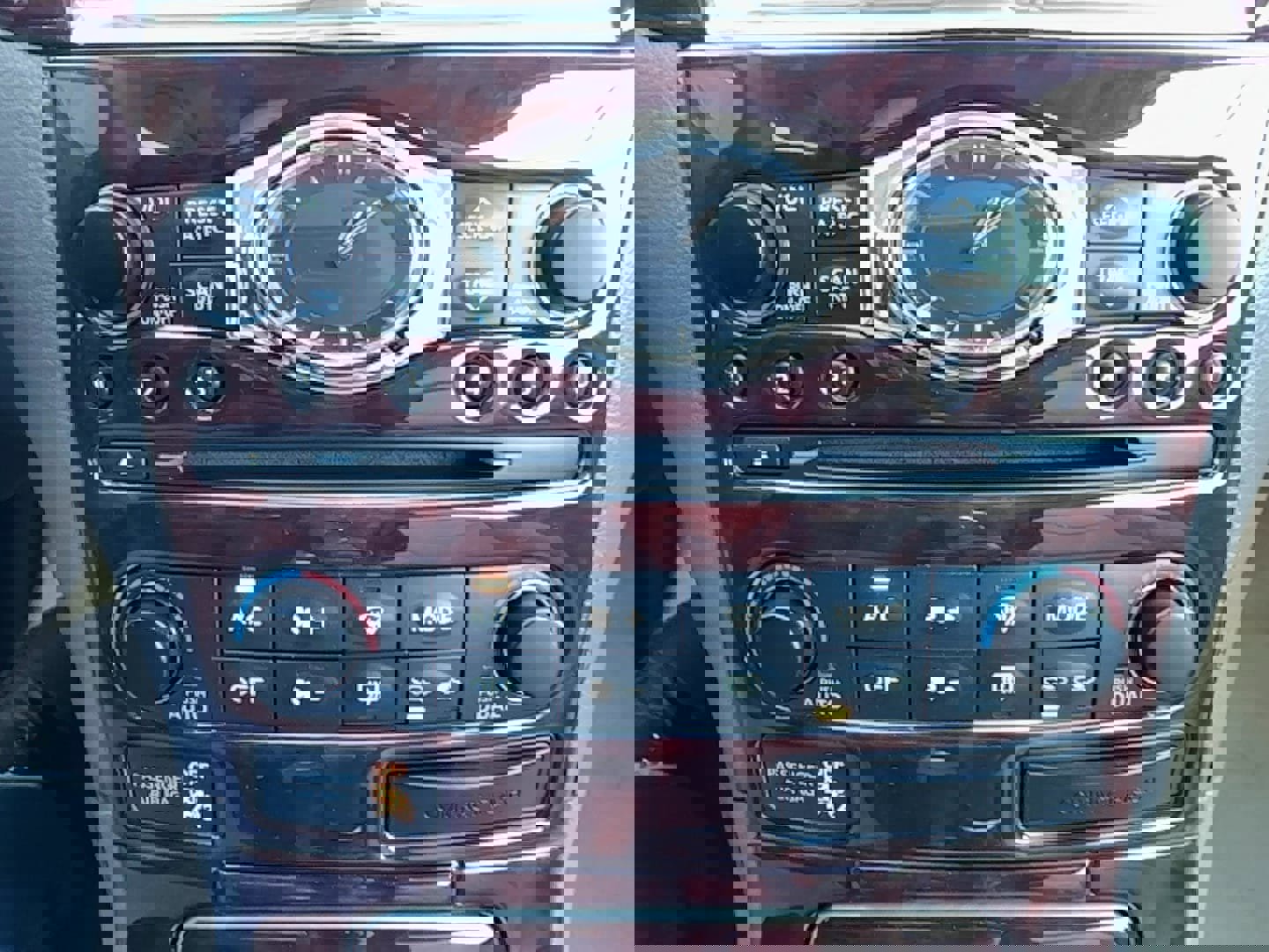 Used 2009 INFINITI G37 x Coupe w/ Premium Pkg image 10