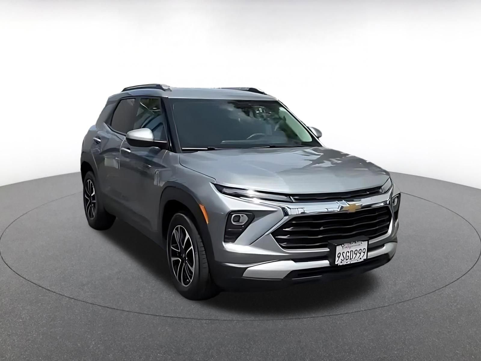 Used 2025 Chevrolet TrailBlazer LT FWD image 3