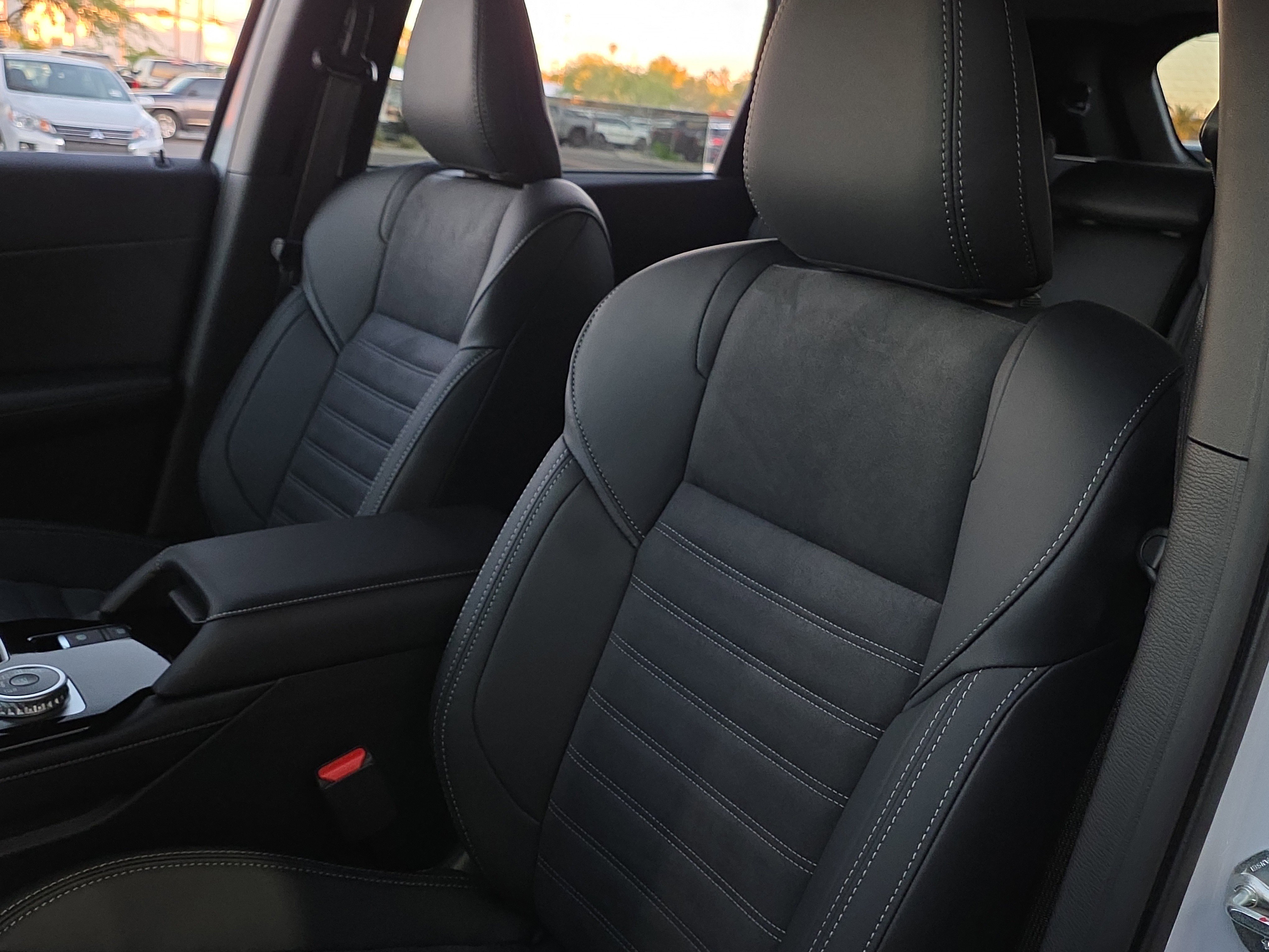 New 2025 Mitsubishi Outlander SE image 10