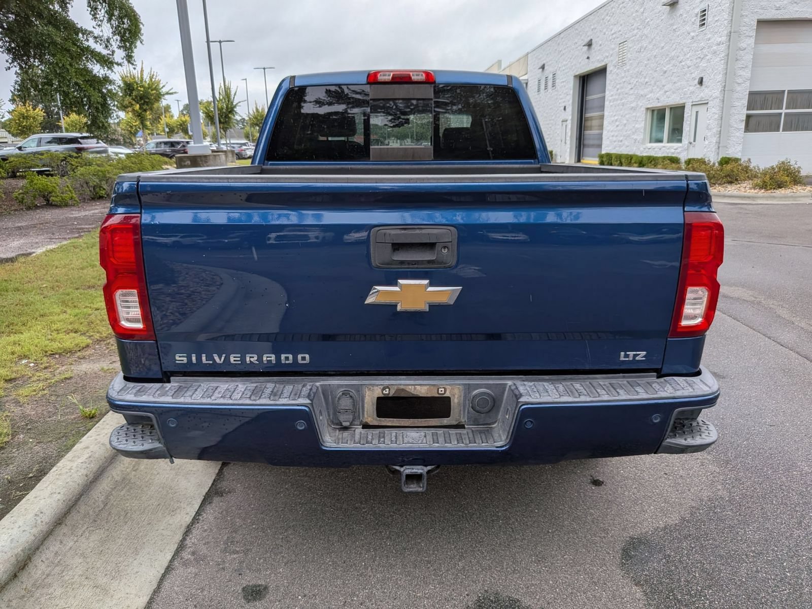 Used 2017 Chevrolet Silverado 1500 LTZ Z71 w/ LTZ Plus Package AWD/4WD image 4