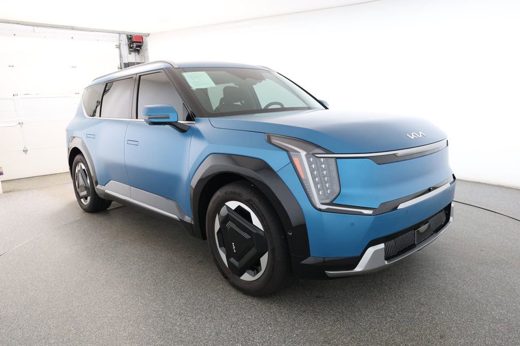 Used 2024 Kia EV9 Land image 3