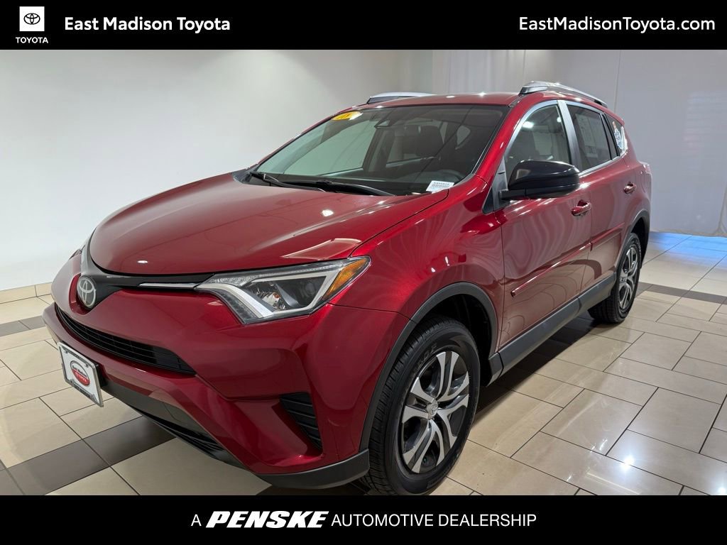 Used 2018 Toyota RAV4 LE image 1