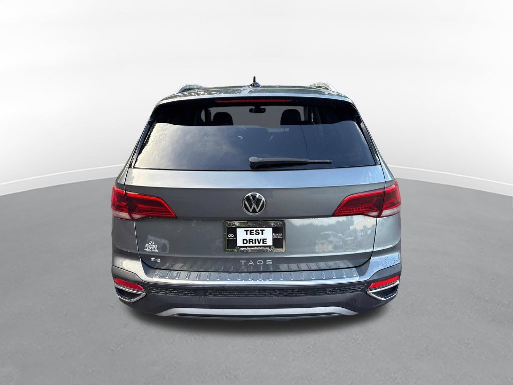 Used 2023 Volkswagen Taos SE w/ Panoramic Sunroof Package FWD image 7