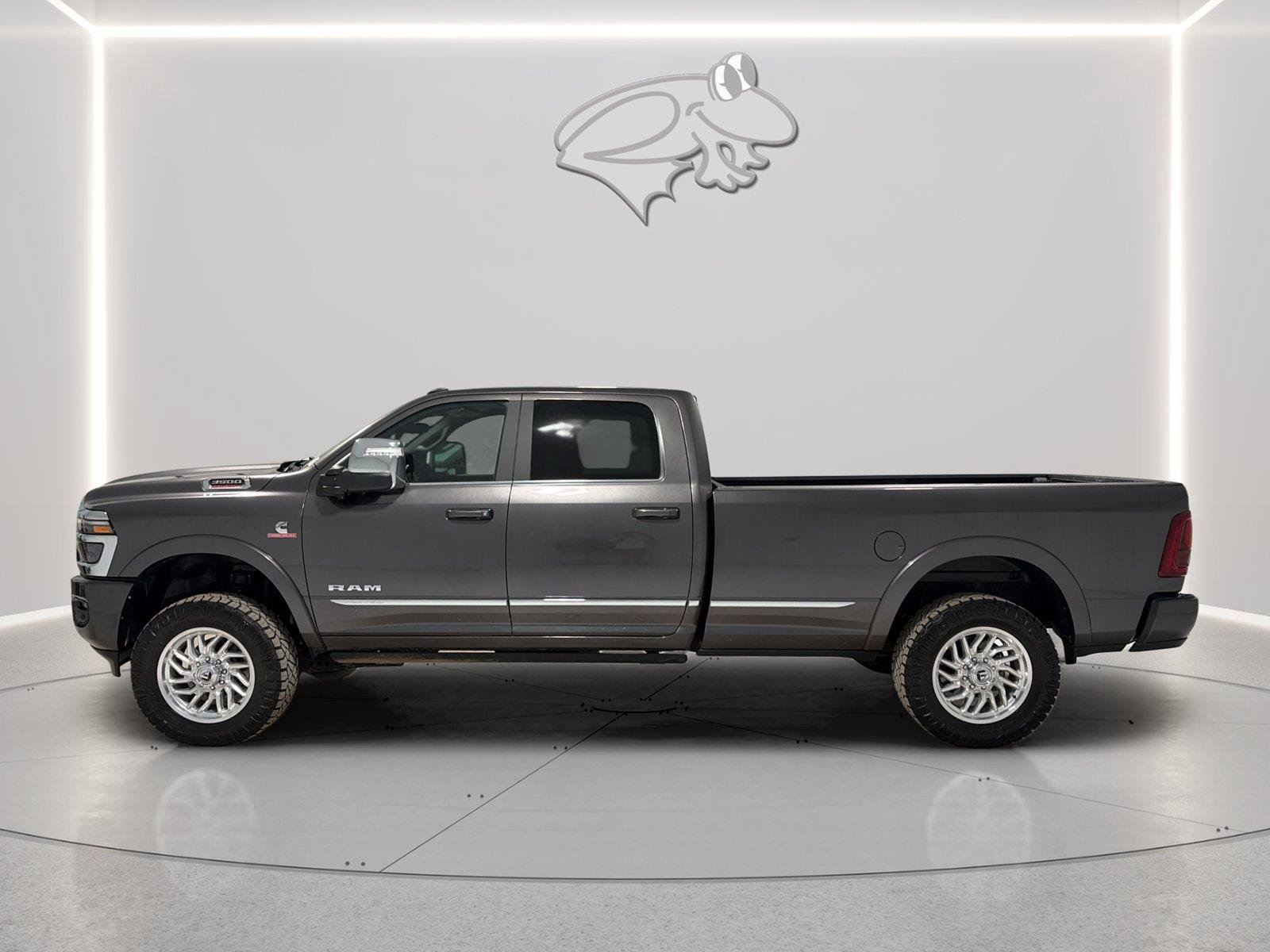 Used 2025 RAM 3500 Limited AWD/4WD image 2