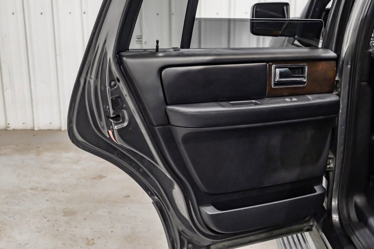 Used 2016 Lincoln Navigator Select image 30