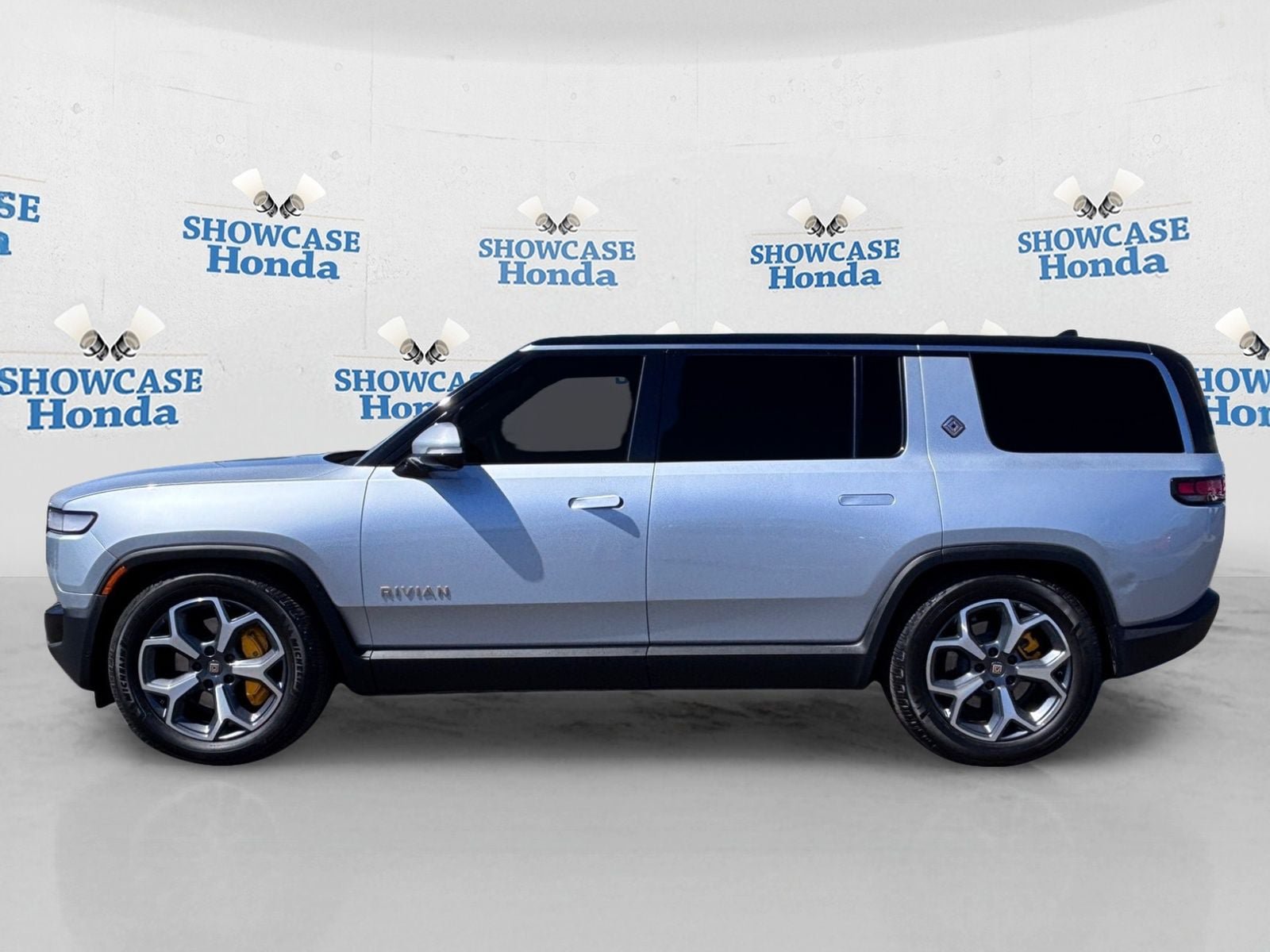 Used 2023 Rivian R1S Adventure AWD/4WD image 4