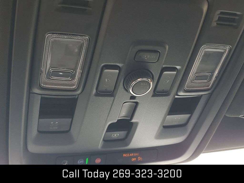 New 2025 GMC Yukon XL Denali w/ Denali Reserve Package image 38