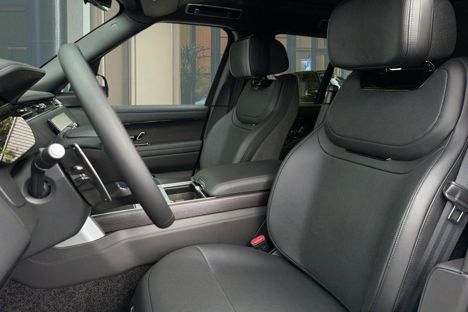 New 2026 Land Rover Range Rover SV AWD/4WD image 22
