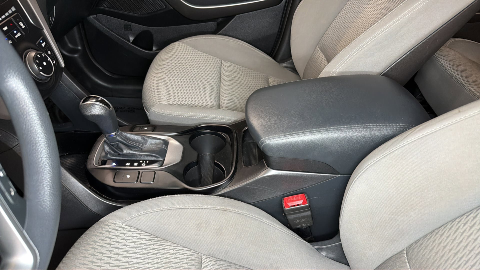 Used 2016 Hyundai Santa Fe SE AWD/4WD image 26