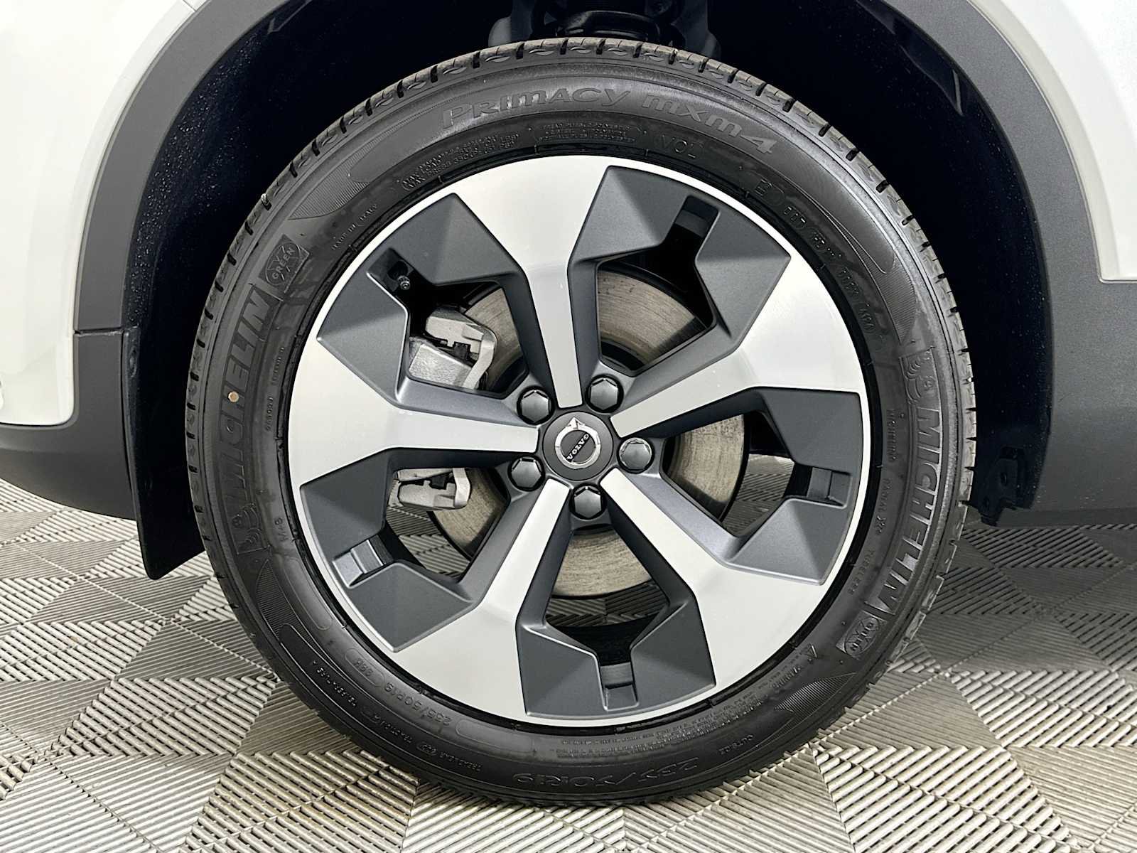 Used 2025 Volvo XC40 B5 Core w/ Protection Package Premier image 29
